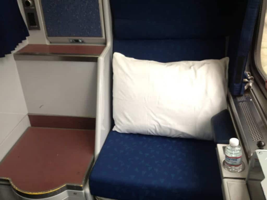 Viewliner roomette with the en suite "facility." Don't worry, it at the foot-end of the bed.