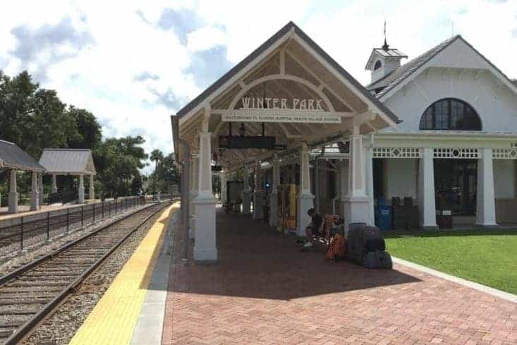 Parking at Amtrak station in Winter Park Florida is free.